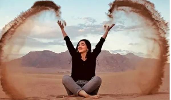 ژست عکس تک نفره در کویر